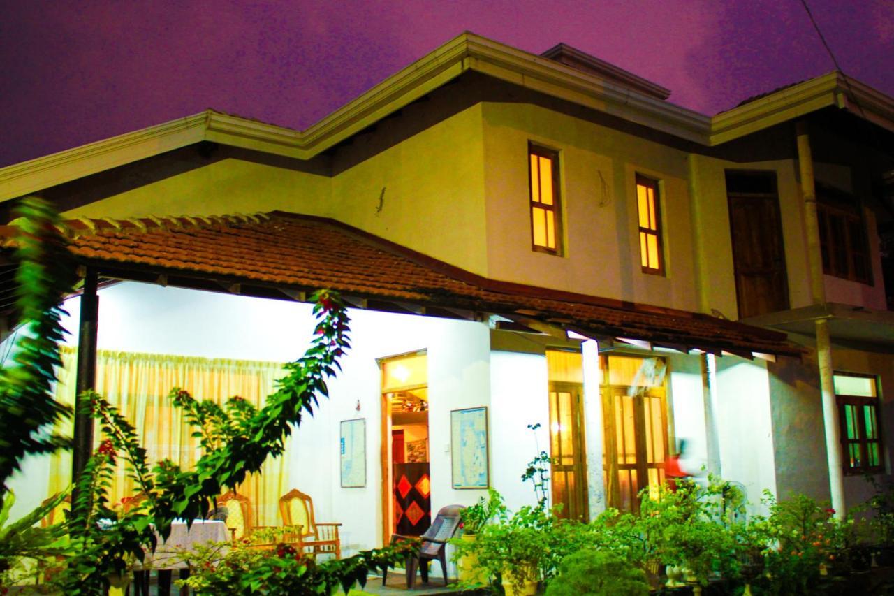 Friends Home Kudapaduwa ภายนอก รูปภาพ