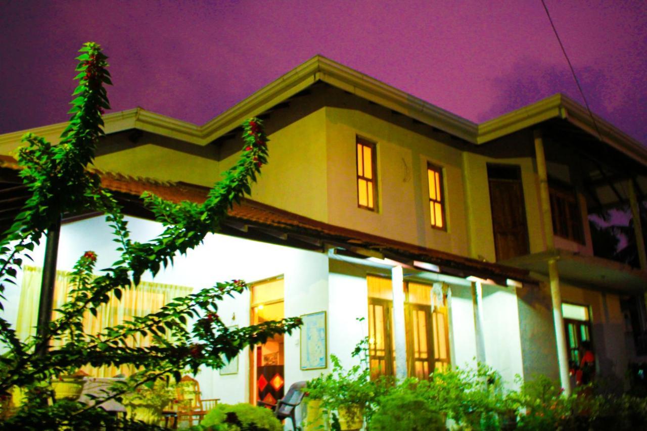 Friends Home Kudapaduwa ภายนอก รูปภาพ