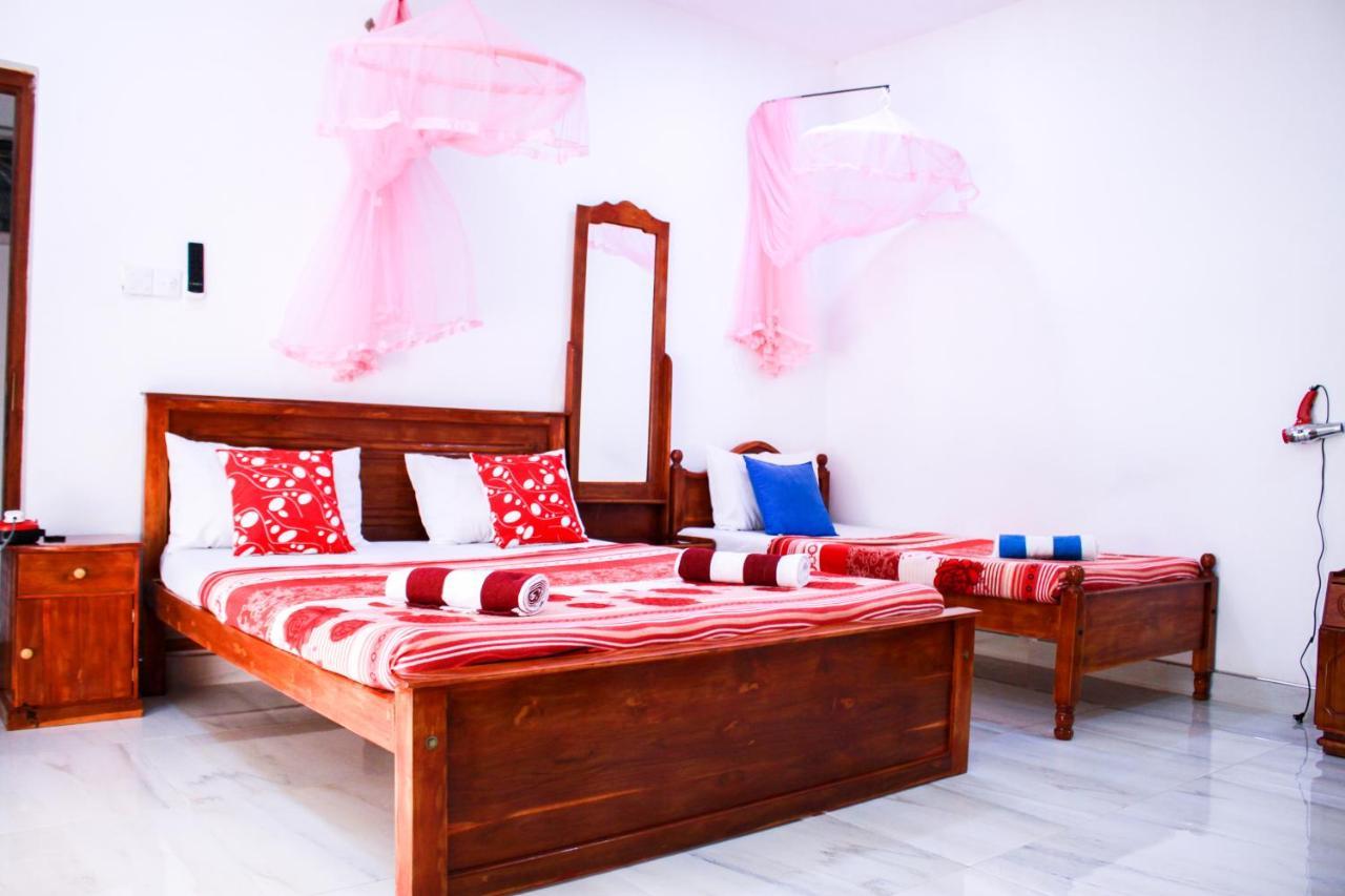 Friends Home Kudapaduwa ภายนอก รูปภาพ